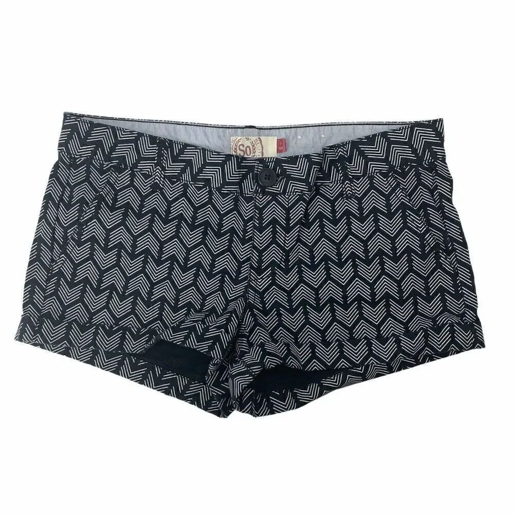 Black Cuffed Chino Shorts Size 7 Zig Zag Print